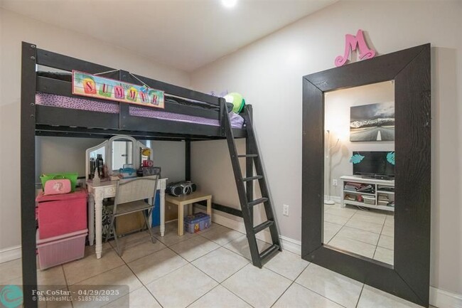 Building Photo - 9200 SW 51st Pl