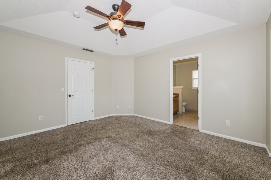 Building Photo - 573 Redberry Ln