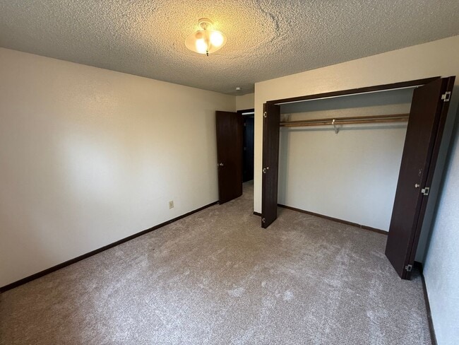 Building Photo - 816 W 23rd Ave