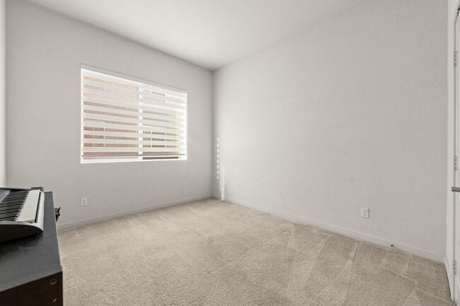 Building Photo - 2055 Bravo Loop