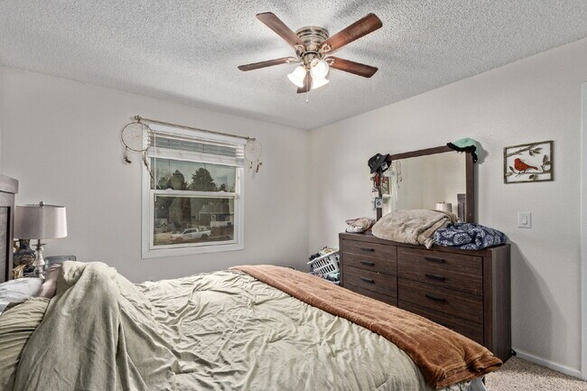 Building Photo - Lovely Three bed / Two bath for rent