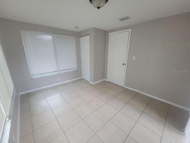 Building Photo - 7815 Waxwood Dr