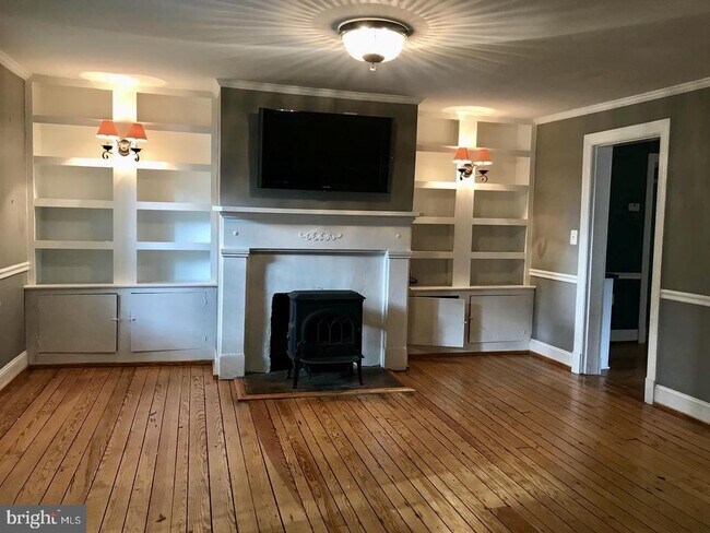 Building Photo - 216 Wirt St NW