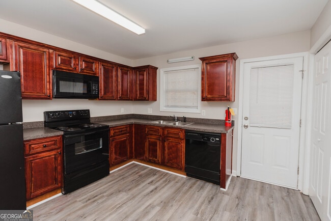 Building Photo - 424 WI Pkwy