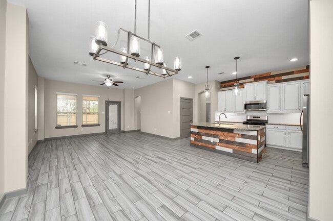 Building Photo - 211 Pleasant Hl Wy