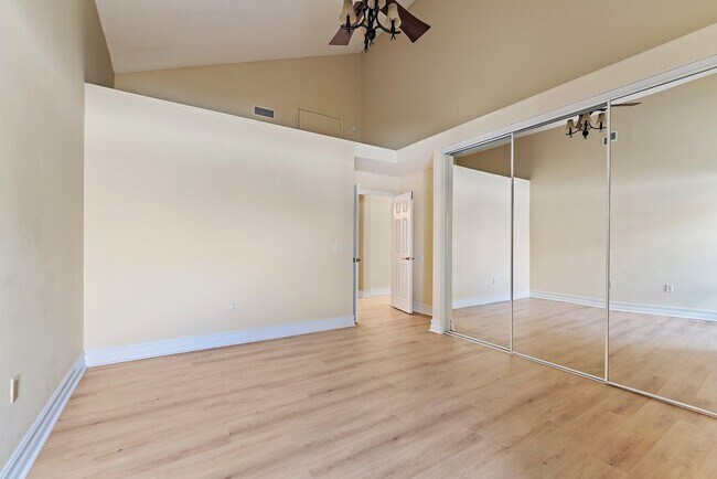 Building Photo - 118 Knoll Way