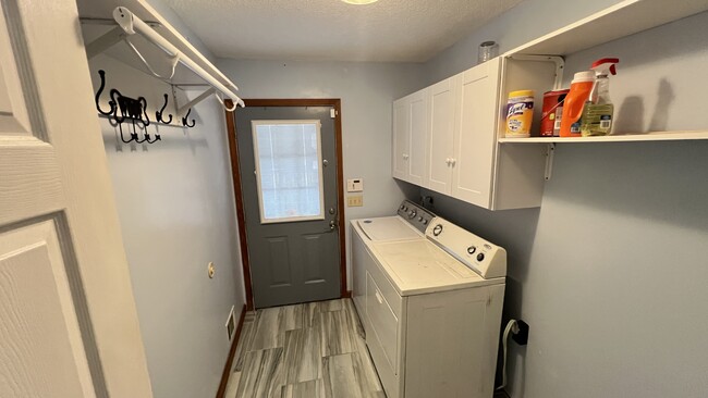 Mud room/Laundry - 10 Fox Run Ln