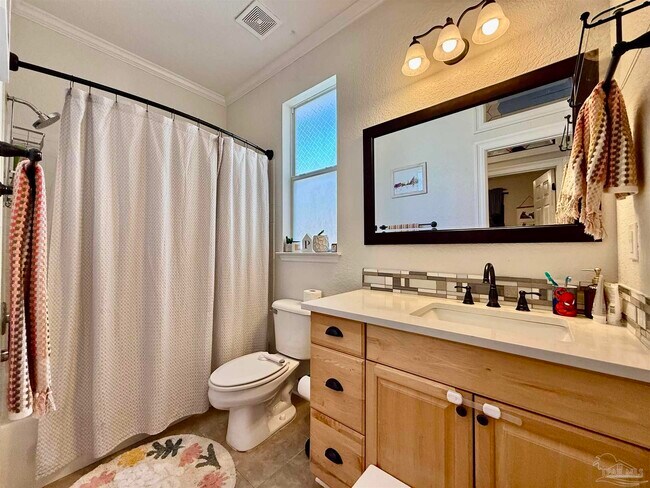 Building Photo - 1313 E Strong St