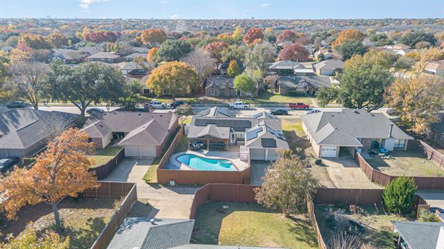 Building Photo - 913 Sandhurst Dr