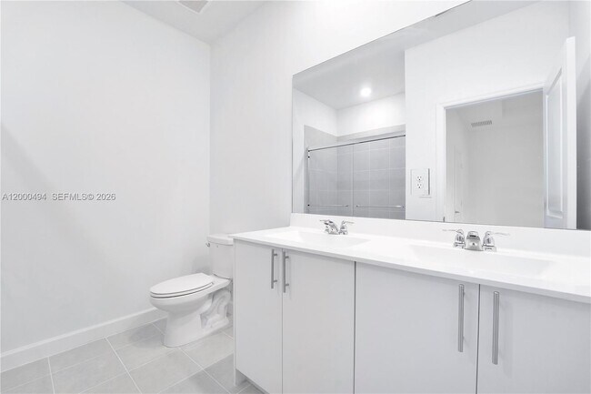 Building Photo - 250 10th Ct