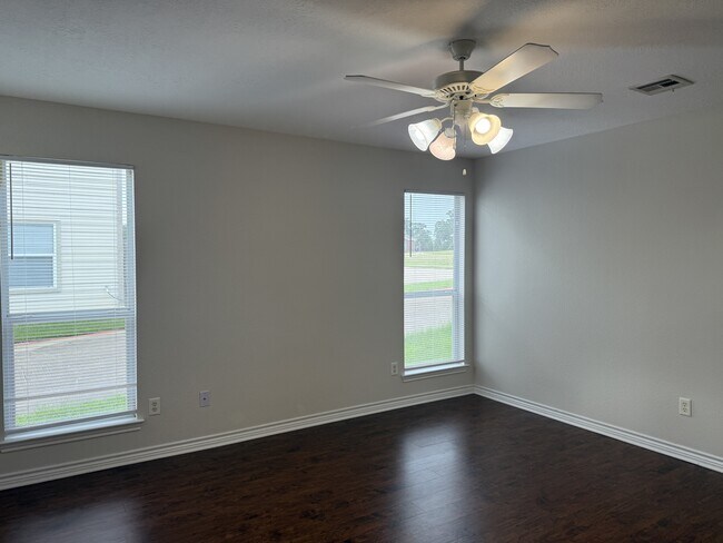 Building Photo - 4039 Southern Trace Dr