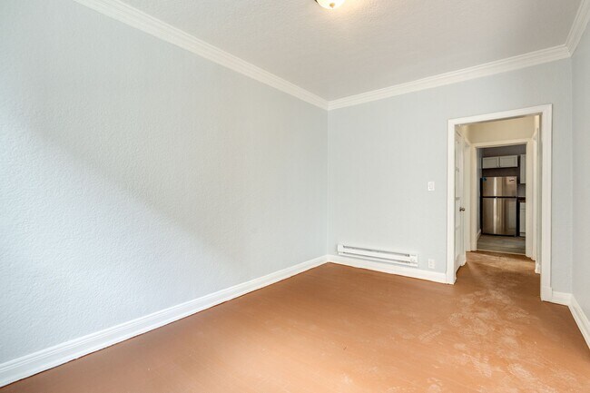 Building Photo - 2840 S Moreland Blvd