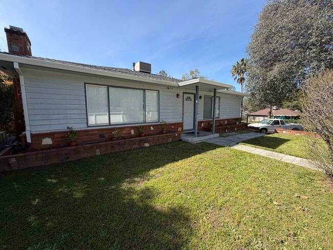 Building Photo - 3 bedroom home in Shasta Lake City