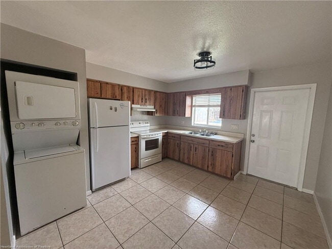 Building Photo - 2-Bedroom and 1-Bathroom