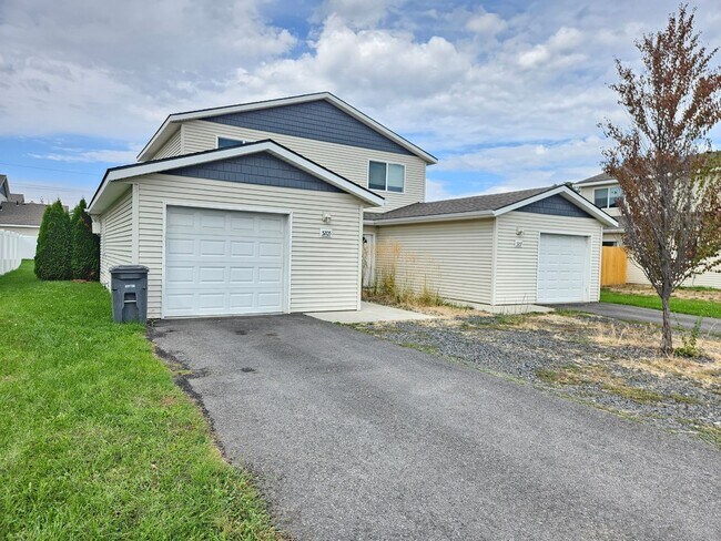 Building Photo - 5207-5207 E Upriver Dr