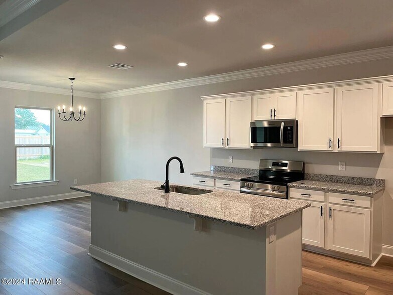 Building Photo - 110 Nandina Dr