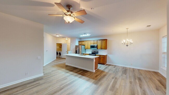 Building Photo - Recently updated condo in the heart of Bal...