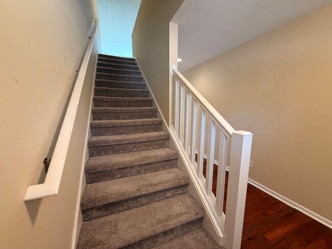 Building Photo - 3050 Ledgestone Pl NE