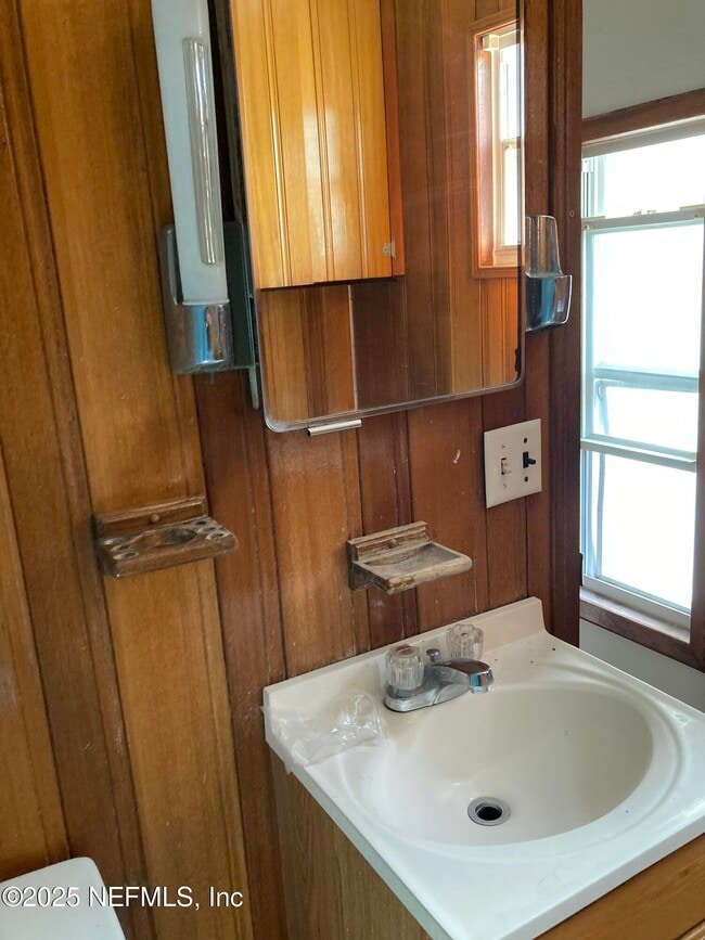 Building Photo - 5104 Palmer Ave