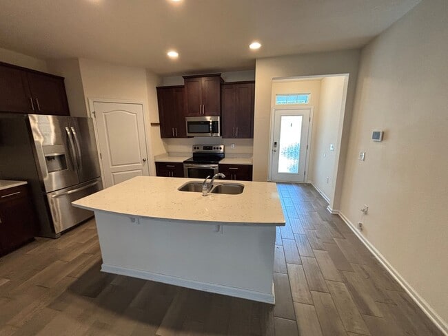 Building Photo - 2/2.5 Townhome in Prestwick – Garage & Screened Patio