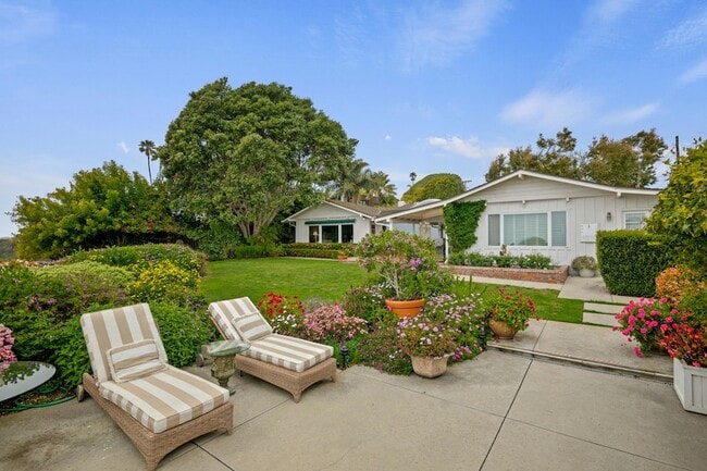 Building Photo - 1539 Shoreline Dr