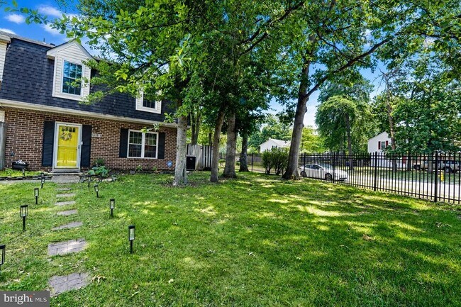Building Photo - 5135B Shawe Pl