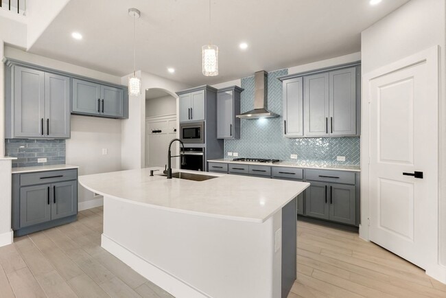 Building Photo - 1221 Woodflower Dr