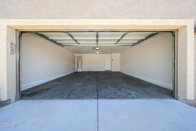 Building Photo - 7315 W Fleetwood Ln