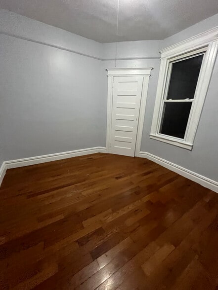 Building Photo - 827 S 14th St