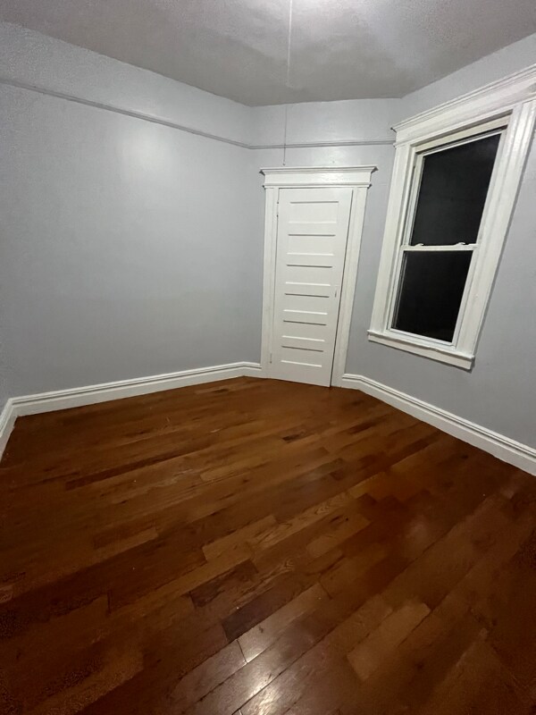 Building Photo - 827 S 14th St