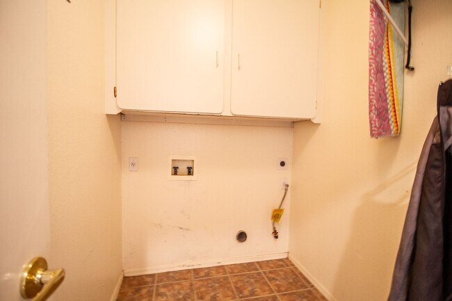 Building Photo - Great Sun Lakes Iron Oaks Location! 55+ co...