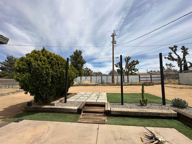 Building Photo - Newly Remodeled 3 bed 1 bath home!
