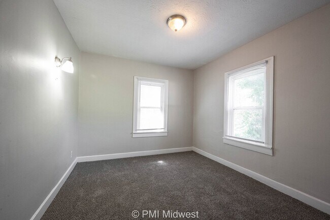 Building Photo - 1529 E Ohio St