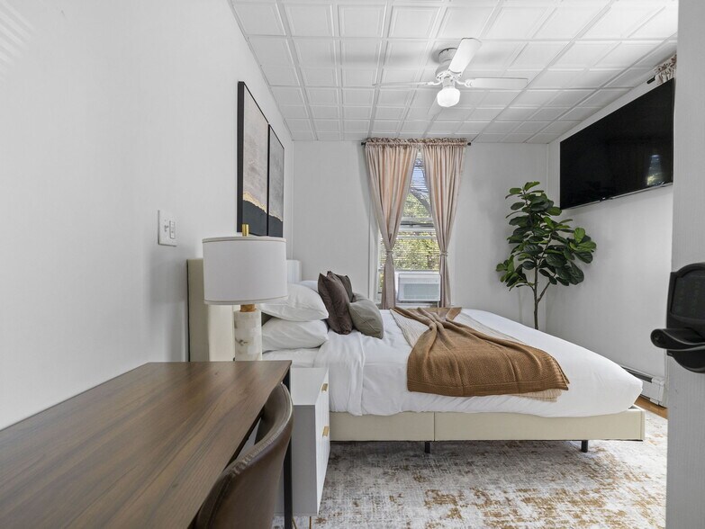 Building Photo - 110 Glen St