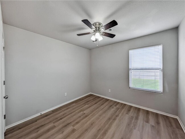 Building Photo - 848 NW Evans Cir