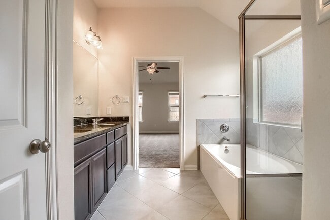 Building Photo - Beautiful 3 bed/2.5 bath, house on corner lot w/ green space in the Teravista community