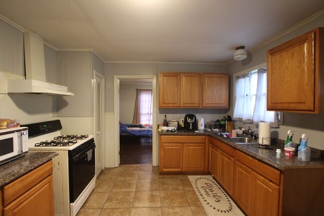 Building Photo - Coming Soon! 3 Bed 2 Bath Home! Large Corner Lot!