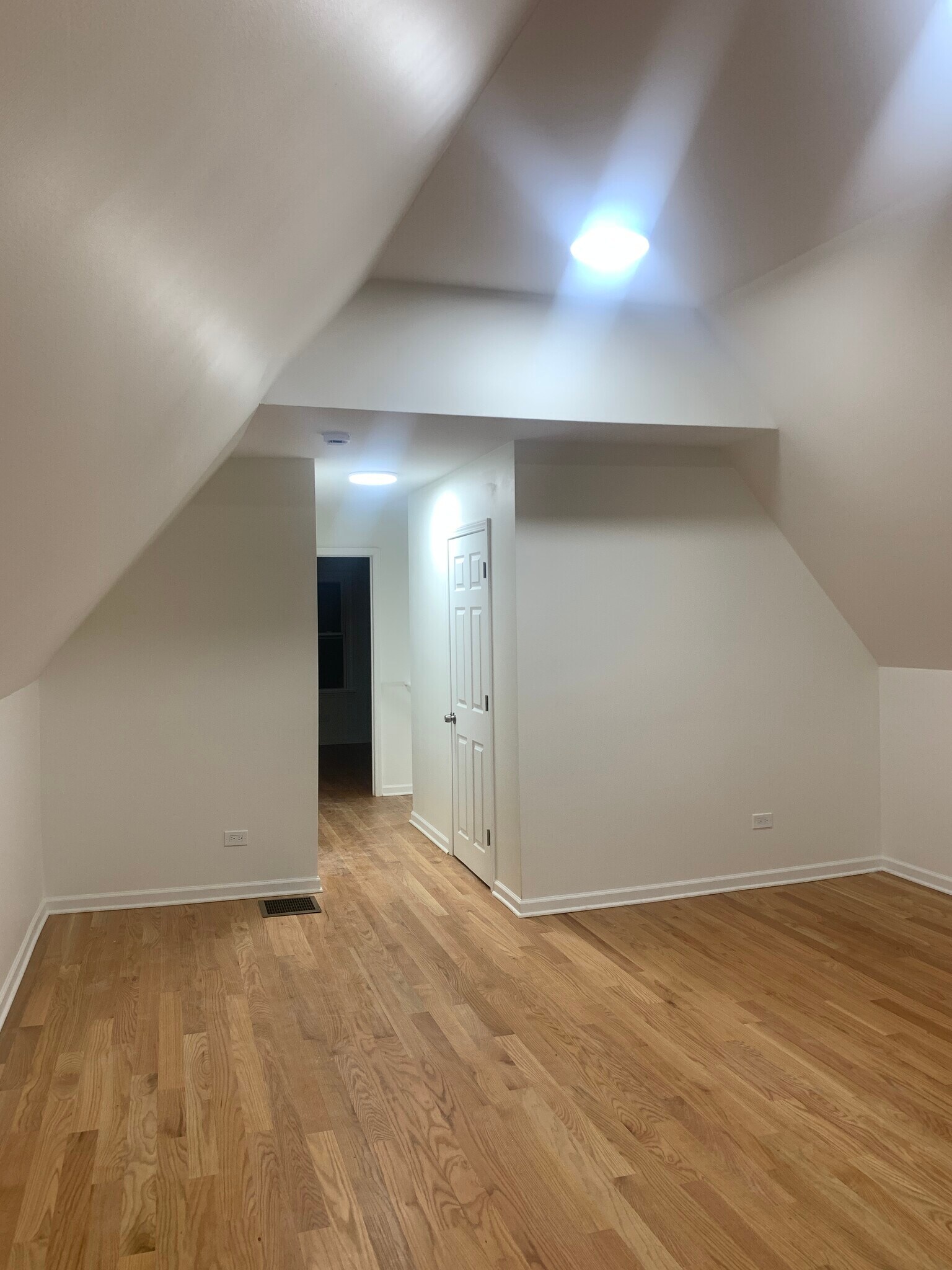 Building Photo - 3617 W Belmont Ave