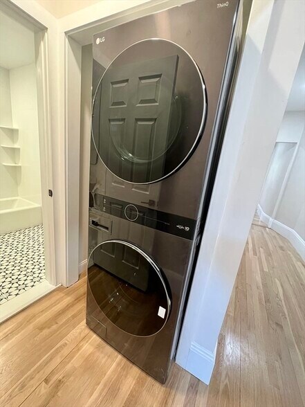 Building Photo - 6 Parkway Rd