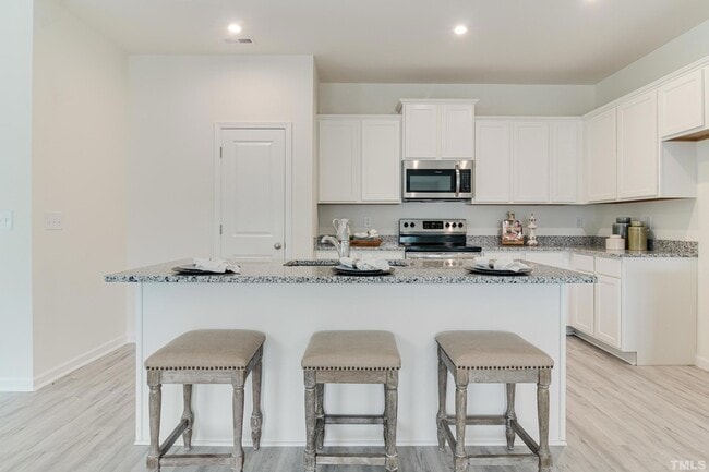 Building Photo - 95 Suhani Ln