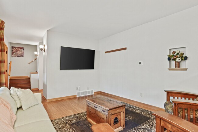 Building Photo - 1889 Paddock Pl