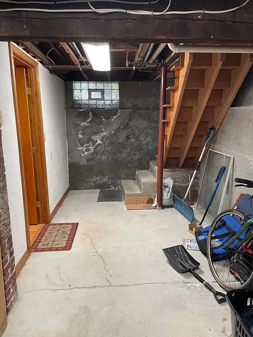 Building Photo - 229 Chapel St