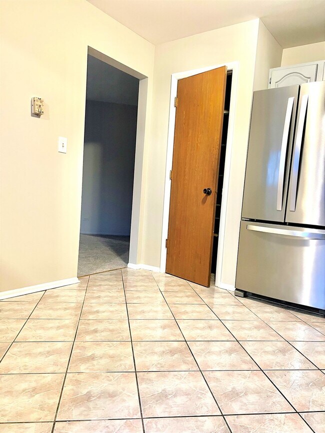 Building Photo - 601 Hanover Ct