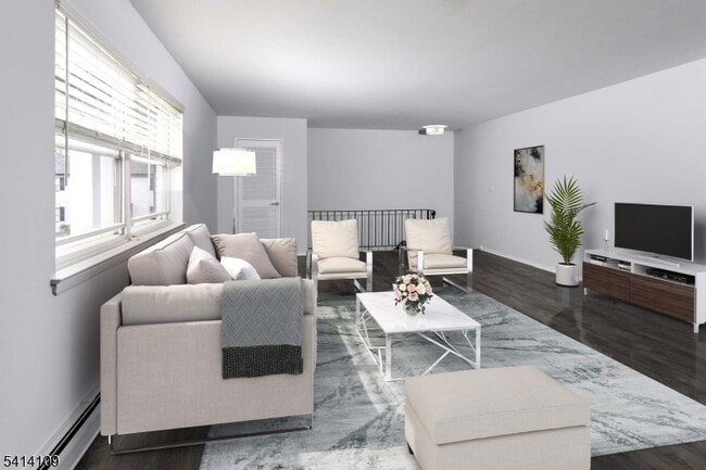 Building Photo - 555 Main St