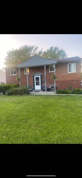 Primary Photo - 15800 Holland Rd