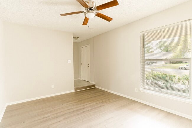 Building Photo - 19414 Leafwood Ln