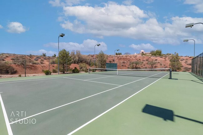 Building Photo - 934 N Slow Creek Ln