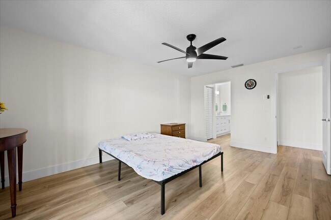 Building Photo - 302 Pinecrest Cir