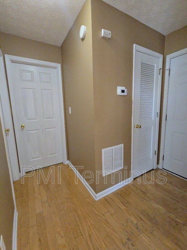 Building Photo - 6122 Farmwood Way SE