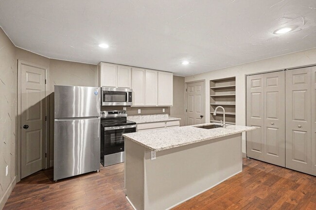 Building Photo - 5634 W Ida Dr